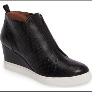 Linea Paolo Felicia Wedge Bootie